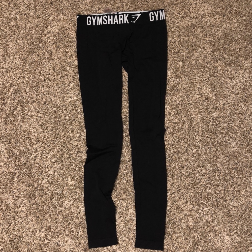 Gym shark leggings